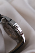 Carica l'immagine nel visualizzatore della galleria, Jaeger-LeCoultre Master Control Date 176.8.40.S - Detail view 5
