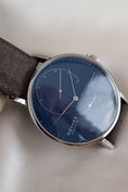 Carica l'immagine nel visualizzatore della galleria, Nomos Lambda Blue 175 Years Watchmaking Glashütte 960.S3 - Detail view 4
