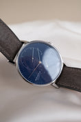 Carica l'immagine nel visualizzatore della galleria, Nomos Lambda Blue 175 Years Watchmaking Glashütte 960.S3 - Detail view 1
