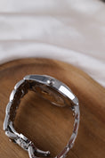 Carica l'immagine nel visualizzatore della galleria, Patek Philippe TWENTY~4 AUTOMATIC 7300/1200A-010 - Detail view 7
