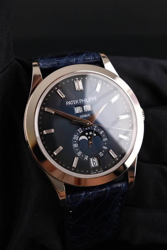 Patek Philippe Annual Calendar Blue Baguette Diamond Dial 5396G-017 Box + og. Papiere German Delivered, Moonphase, 18k White Gold