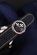 Bild in Galerie-Betrachter laden, Patek Philippe World Time 5230P-001 Box + og. Papiere Platinum, Blue Dial, German Delivered, 2024
