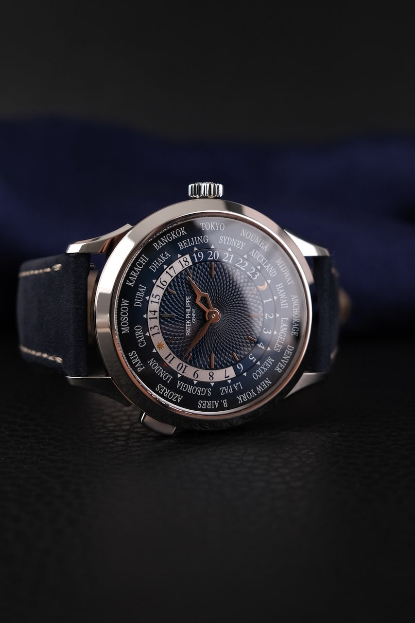 Patek Philippe World Time 5230P-001 Box + og. Papiere Platinum, Blue Dial, German Delivered, 2024