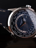 Bild in Galerie-Betrachter laden, Patek Philippe World Time 5230P-001 Box + og. Papiere Platinum, Blue Dial, German Delivered, 2024
