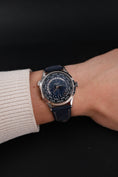 Bild in Galerie-Betrachter laden, Patek Philippe World Time 5230P-001 Box + og. Papiere Platinum, Blue Dial, German Delivered, 2024
