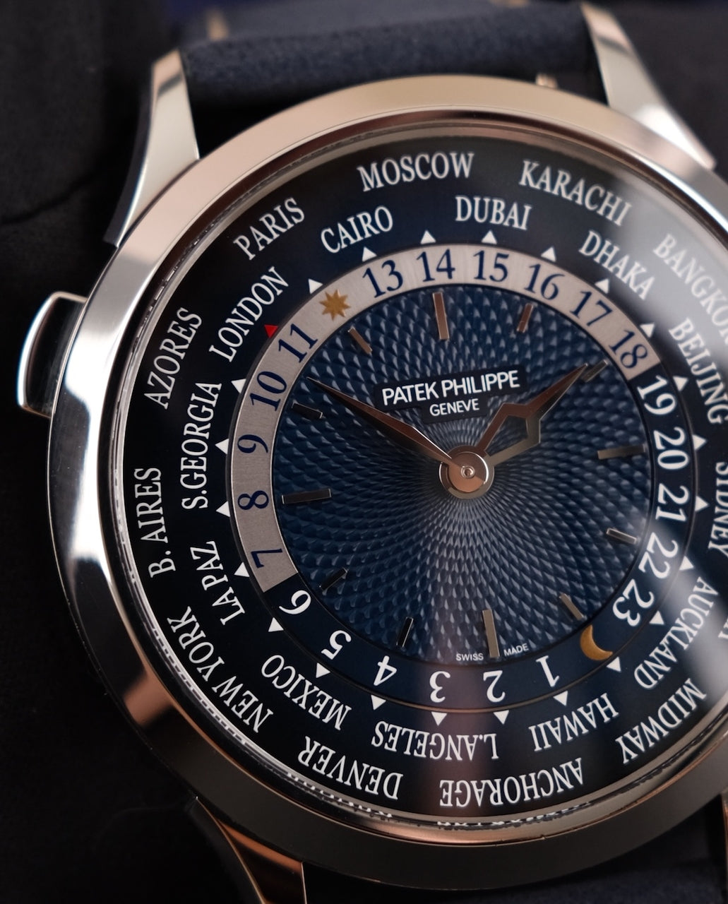 Patek Philippe World Time 5230P-001 Box + og. Papiere Platinum, Blue Dial, German Delivered, 2024