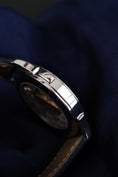 Bild in Galerie-Betrachter laden, Patek Philippe World Time 5230P-001 Box + og. Papiere Platinum, Blue Dial, German Delivered, 2024
