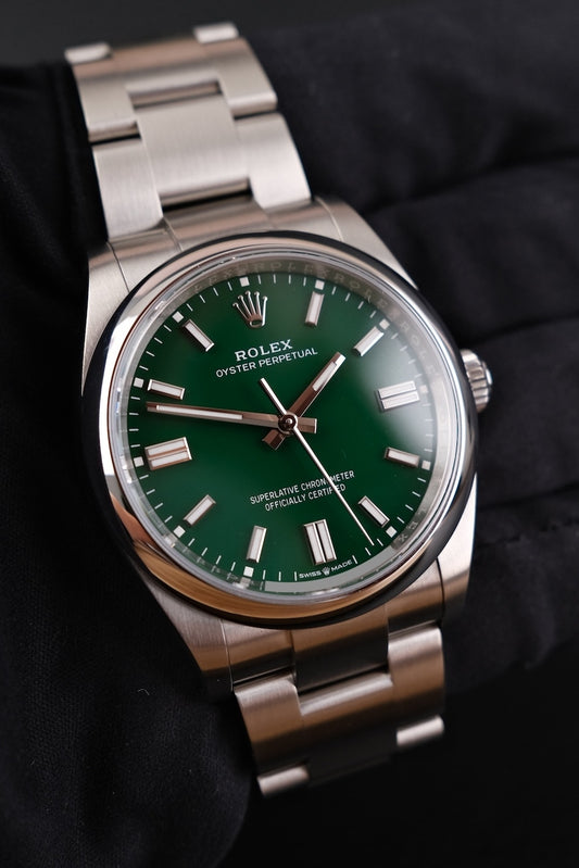 Rolex Oyster Perpetual 36 126000 Box + og. Papiere Green Dial, First Buyer's Invoice, LC EU