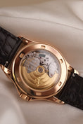 Charger l'image dans la visionneuse de la galerie, Patek Philippe Calatrava 5117R Box + og. Papiere 18k Rose Gold, SERVICED
