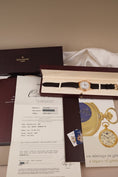 Charger l'image dans la visionneuse de la galerie, Patek Philippe Calatrava 5117R Box + og. Papiere 18k Rose Gold, SERVICED
