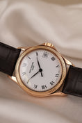 Charger l'image dans la visionneuse de la galerie, Patek Philippe Calatrava 5117R Box + og. Papiere 18k Rose Gold, SERVICED
