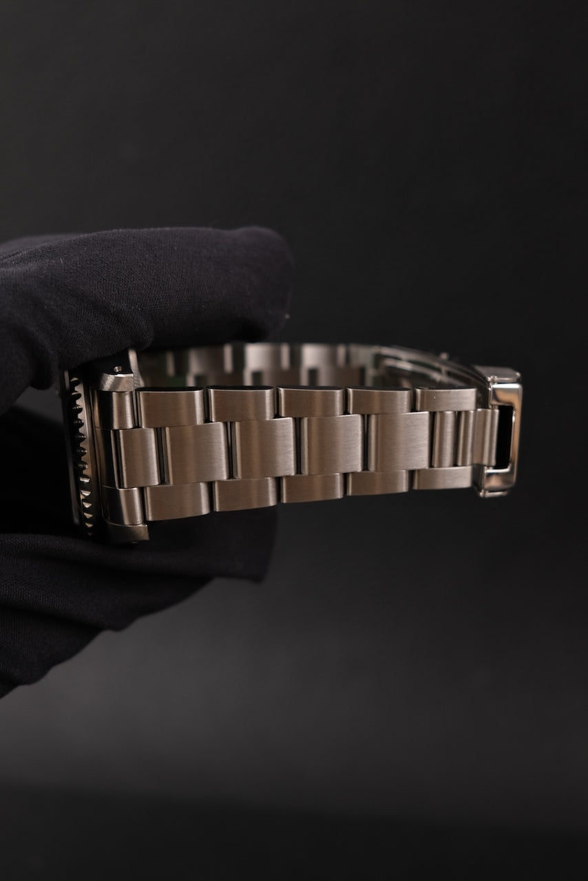 Rolex Submariner Date 16610 Box + og. Papiere First Buyer's Invoice, LC100, SERVICED, Tritium, S-Series
