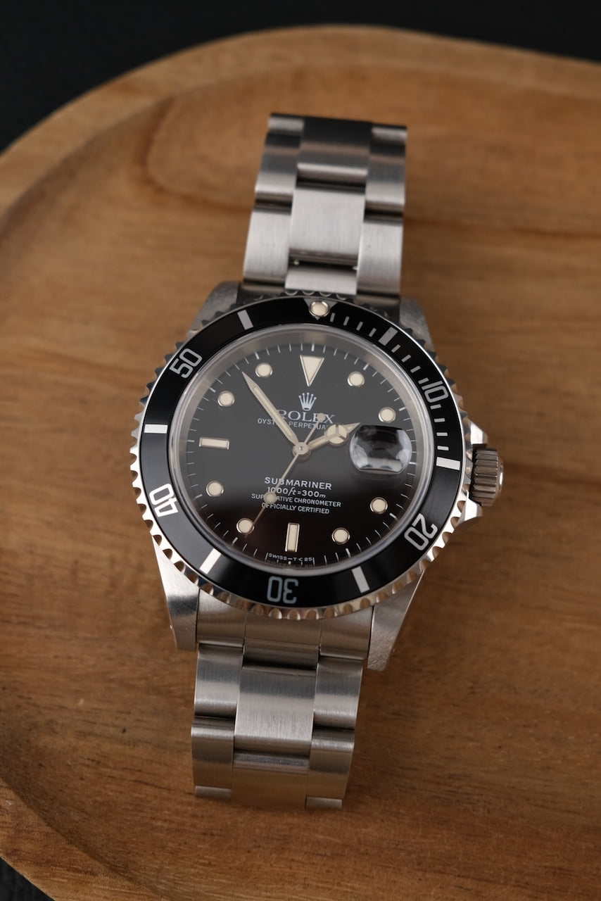 Rolex Submariner Date 16610 Box + og. Papiere First Buyer's Invoice, LC100, SERVICED, Tritium, S-Series