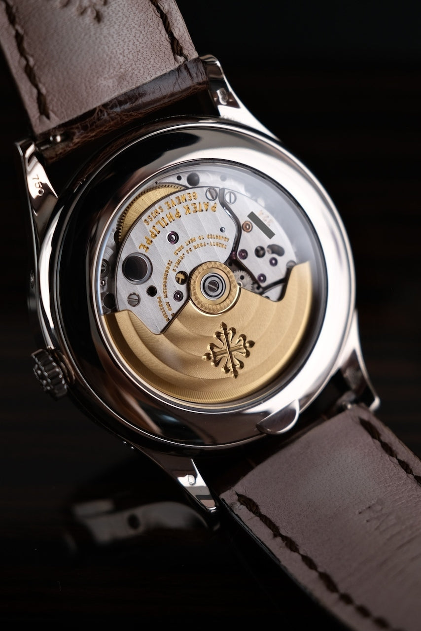 Patek Philippe Annual Calendar 5396G-011 Box + og. Papiere 18k White Gold, German Delivered, 38mm, Moonphase