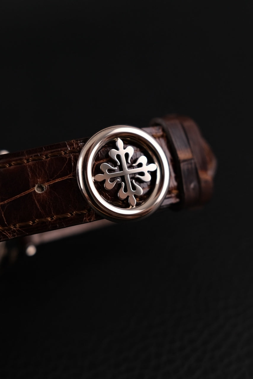 Patek Philippe Annual Calendar 5396G-011 Box + og. Papiere 18k White Gold, German Delivered, 38mm, Moonphase