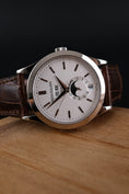 Bild in Galerie-Betrachter laden, Patek Philippe Annual Calendar 5396G-011 Box + og. Papiere 18k White Gold, German Delivered, 38mm, Moonphase
