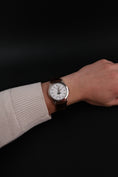 Bild in Galerie-Betrachter laden, Patek Philippe Annual Calendar 5396G-011 Box + og. Papiere 18k White Gold, German Delivered, 38mm, Moonphase
