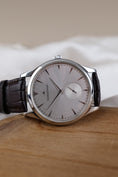 Carica l'immagine nel visualizzatore della galleria, Jaeger-LeCoultre Master Grande Ultra Thin 1358420 Box + og. Papiere German Delivered, SERVICED, Silver Dial
