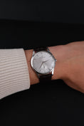 Carica l'immagine nel visualizzatore della galleria, Jaeger-LeCoultre Master Grande Ultra Thin 1358420 Box + og. Papiere German Delivered, SERVICED, Silver Dial
