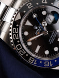 Bild in Galerie-Betrachter laden, Rolex GMT-Master II 126710BLNR Box + og. Papiere 40mm, "Batman"
