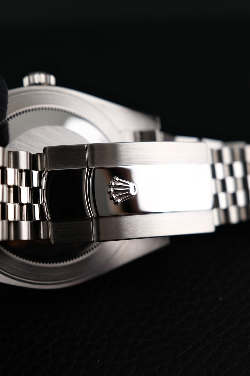 Rolex Datejust 41 126300 Box + og. Papiere Jubilee, LC100, First Buyer's Invoice, Black Dial