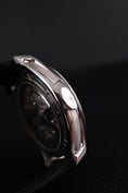 Cargar la imagen en la vista de la galería, H.Moser & Cie Pioneer Center Seconds Automatic 3200-1202 Box + og. Papiere Cosmic Green, German Delivered, 42,8mm
