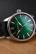 Cargar la imagen en la vista de la galería, H.Moser & Cie Pioneer Center Seconds Automatic 3200-1202 Box + og. Papiere Cosmic Green, German Delivered, 42,8mm
