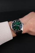 Cargar la imagen en la vista de la galería, H.Moser & Cie Pioneer Center Seconds Automatic 3200-1202 Box + og. Papiere Cosmic Green, German Delivered, 42,8mm
