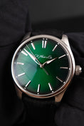 Cargar la imagen en la vista de la galería, H.Moser & Cie Pioneer Center Seconds Automatic 3200-1202 Box + og. Papiere Cosmic Green, German Delivered, 42,8mm
