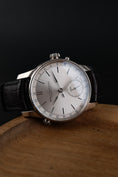 Bild in Galerie-Betrachter laden, Moritz Grossmann GMT MG002155 Box + og. Papiere 18k White Gold, 41mm
