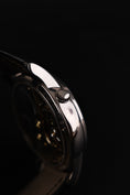 Bild in Galerie-Betrachter laden, Moritz Grossmann GMT MG002155 Box + og. Papiere 18k White Gold, 41mm
