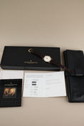 Cargar la imagen en la vista de la galería, Vacheron Constantin Patrimony 92240 Box + og. Papiere 18k Gold, SERVICED, "25 Jahre Sega"
