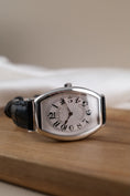 Bild in Galerie-Betrachter laden, Patek Philippe Gondolo 5098P Box + og. Papiere Platinum, 3 Patek Straps, 32 x 42mm
