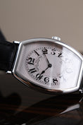 Bild in Galerie-Betrachter laden, Patek Philippe Gondolo 5098P Box + og. Papiere Platinum, 3 Patek Straps, 32 x 42mm
