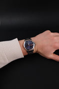 Cargar la imagen en la vista de la galería, Longines Conquest GMT L3.687.4.99.6 Box + og. Papiere 2024 Longines Service, German Delivered
