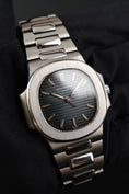 Cargar la imagen en la vista de la galería, Patek Philippe Nautilus Blue Dial 3800 Box + og. Papiere Rare Black Date, SERVICED German Delivered

