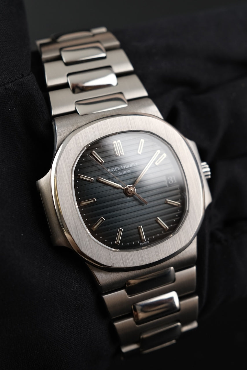 Patek Philippe Nautilus Blue Dial 3800 Box + og. Papiere Rare Black Date, SERVICED German Delivered