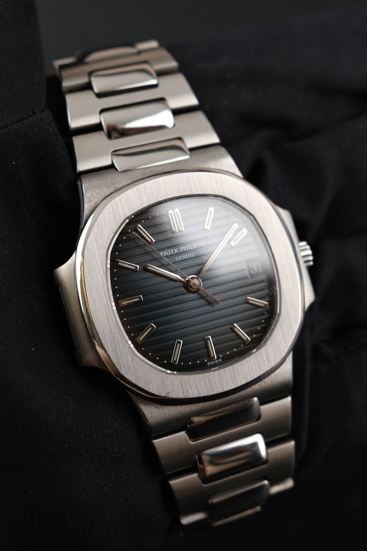 Patek Philippe Nautilus Blue Dial 3800 Box + og. Papiere Rare Black Date, SERVICED German Delivered