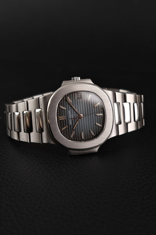 Patek Philippe Nautilus Blue Dial 3800 Box + og. Papiere Rare Black Date, SERVICED German Delivered
