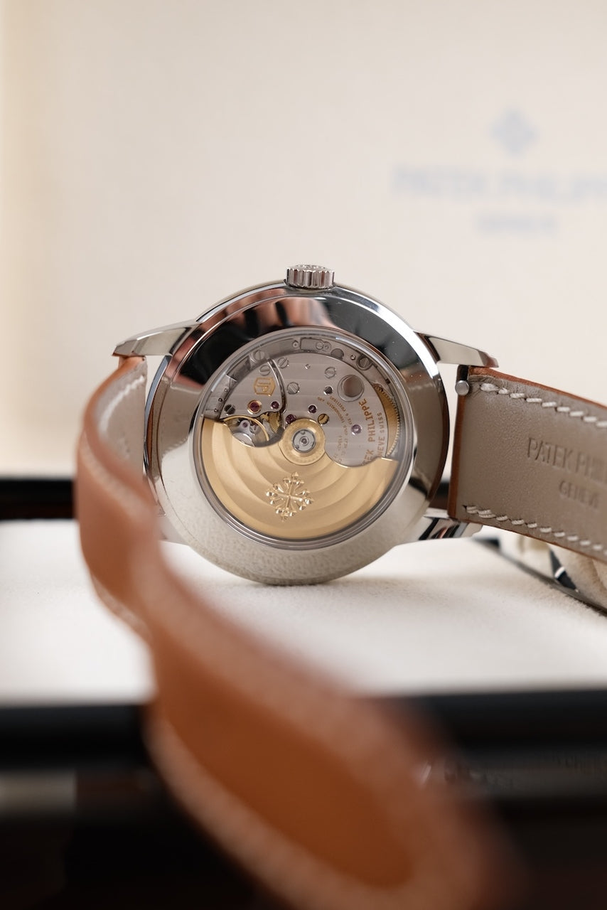Patek Philippe Calatrava Weekly Calendar 5212A-001 Box + og. Papiere German Delivered, 2024