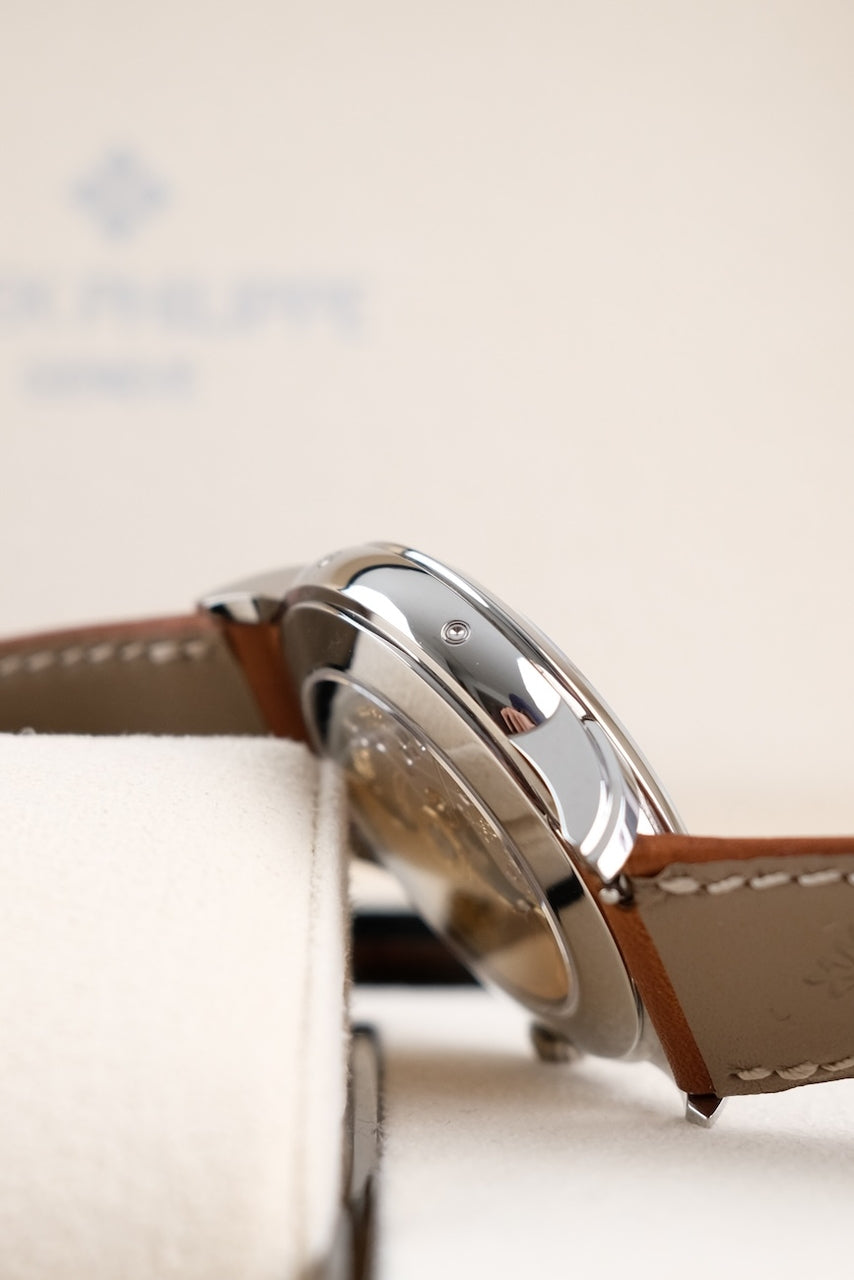 Patek Philippe Calatrava Weekly Calendar 5212A-001 Box + og. Papiere German Delivered, 2024