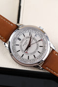 Bild in Galerie-Betrachter laden, Patek Philippe Calatrava Weekly Calendar 5212A-001 Box + og. Papiere German Delivered, 2024
