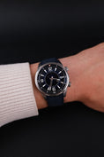 Carica l'immagine nel visualizzatore della galleria, Jaeger-LeCoultre Polaris Date Q906868J - Detail view 12
