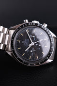 Charger l'image dans la visionneuse de la galerie, Omega Speedmaster Moonwatch 38905006 - Detail view 2
