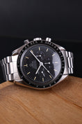 Charger l'image dans la visionneuse de la galerie, Omega Speedmaster Moonwatch 38905006 - Detail view 3
