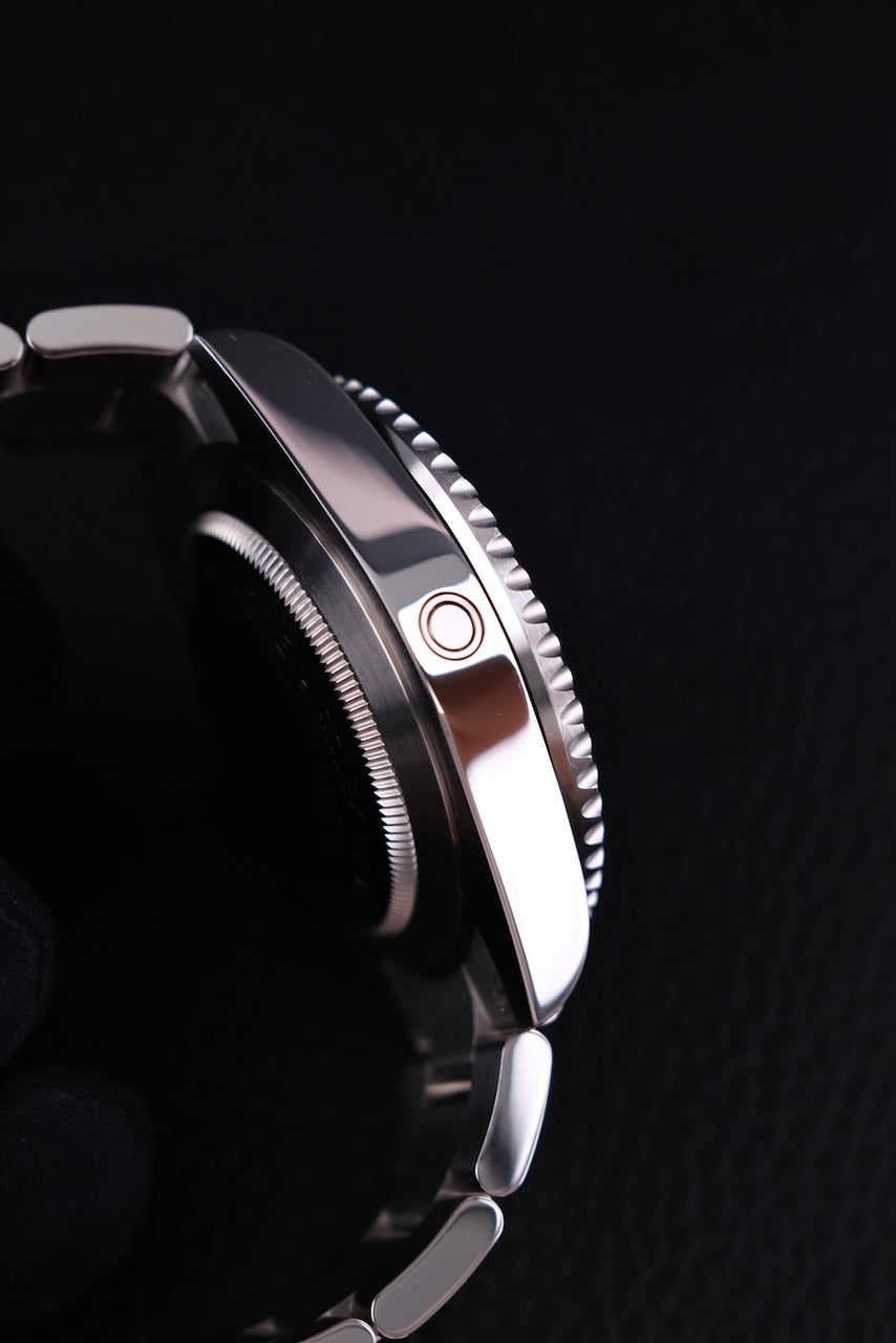 Rolex Sea-Dweller 4000 116600 - Detail view 4
