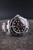 Charger l'image dans la visionneuse de la galerie, Rolex Sea-Dweller 4000 116600 - Detail view 1
