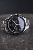 Carica l'immagine nel visualizzatore della galleria, Omega Speedmaster Professional Moonwatch 31030425001002 - Detail view 3

