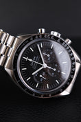 Carica l'immagine nel visualizzatore della galleria, Omega Speedmaster Professional Moonwatch 31030425001002 - Detail view 2
