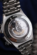 Carica l'immagine nel visualizzatore della galleria, Breitling Super Chronomat B01 44 AB0136 - Detail view 5
